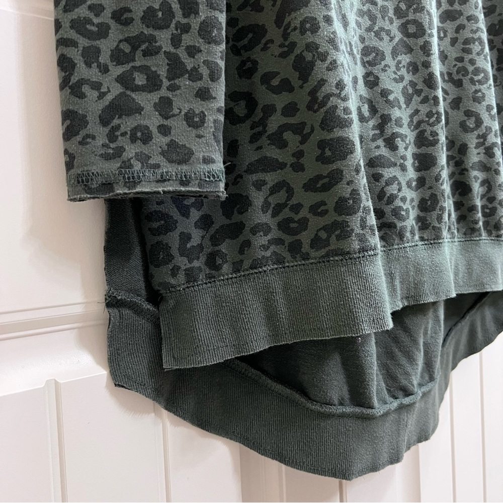 Z Supply Womens Weekender Pullover Leopard Print in Green/Black, Size XS - Picture 6 of 10